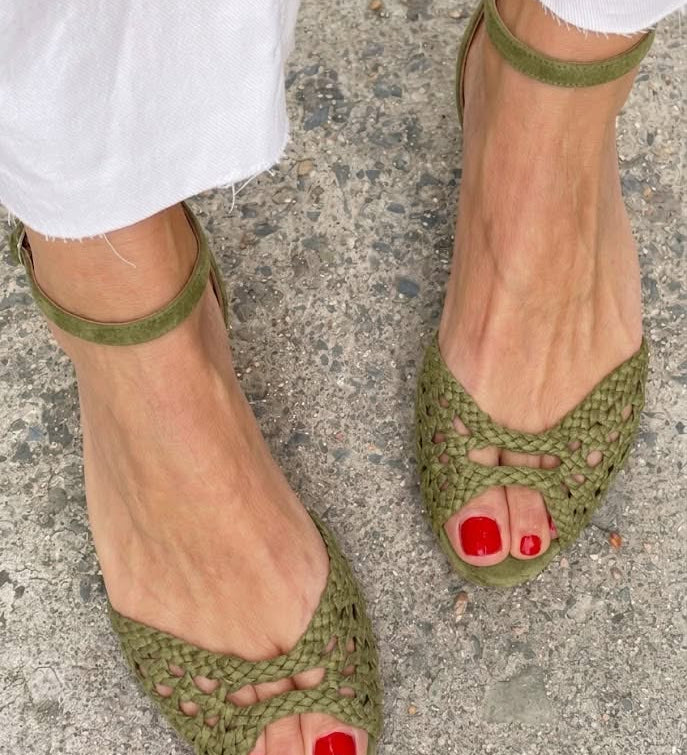 ISADORA – WOVEN GOLD SANDALS