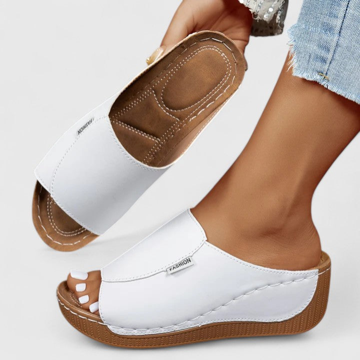 CÉLESTRIA | ORTHOPEDIC SANDALS