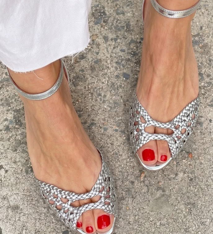 ISADORA – WOVEN GOLD SANDALS